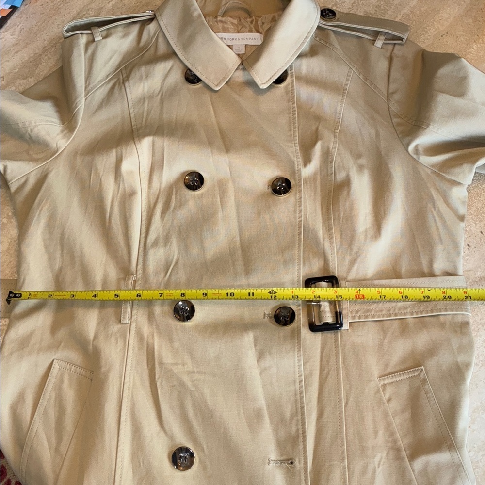 NEW YORK & CO Trench Coat, Women's, XL, Beige, EUC Tortoise shell buttons/buckle - Picture 14 of 16